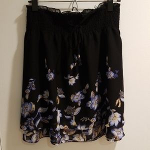 2 for 30$ WHBM black floral skirt